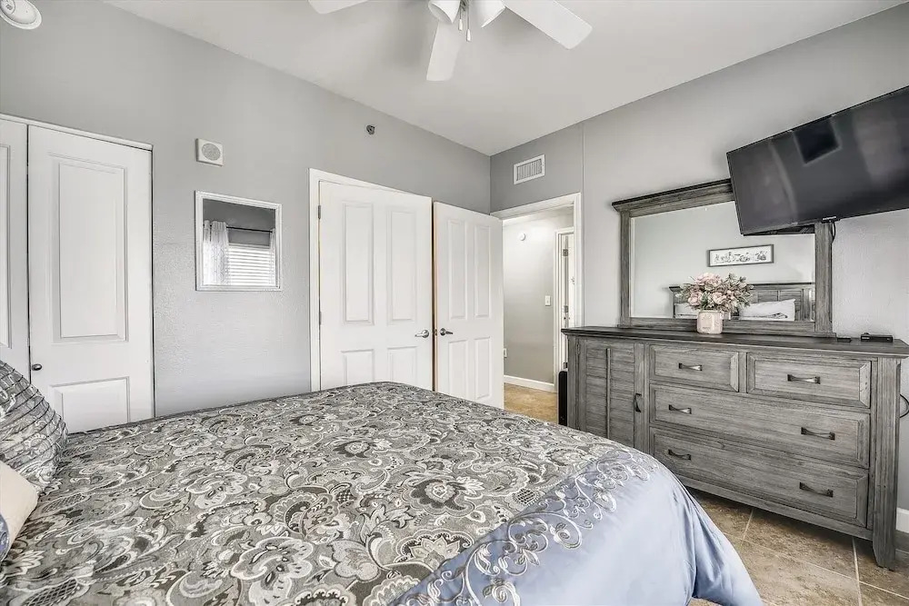 Shores of Panama 1704 - 2 Bedroom + Bunk Room . Updated! Res. Parking 2 Condo by RedAwning