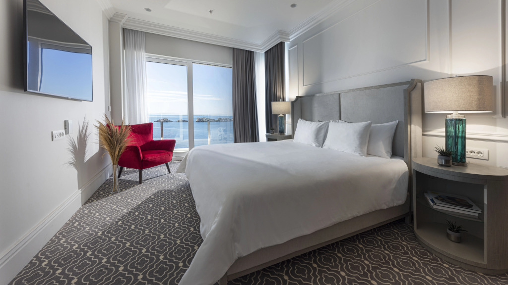 Royal Ariston Hotel