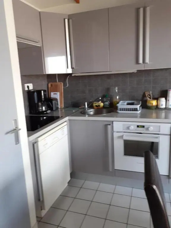 APPARTEMENT AU CALME AVEC PISCINE ET PARKING dans résidence securisée