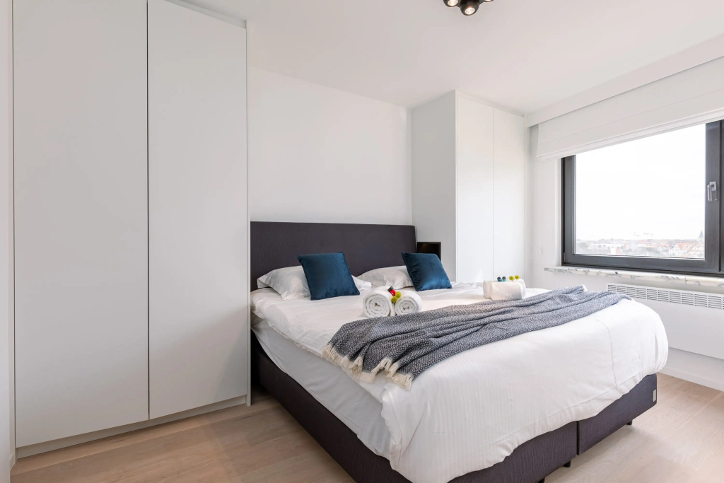 Renovated Apartment With sea View and Parking