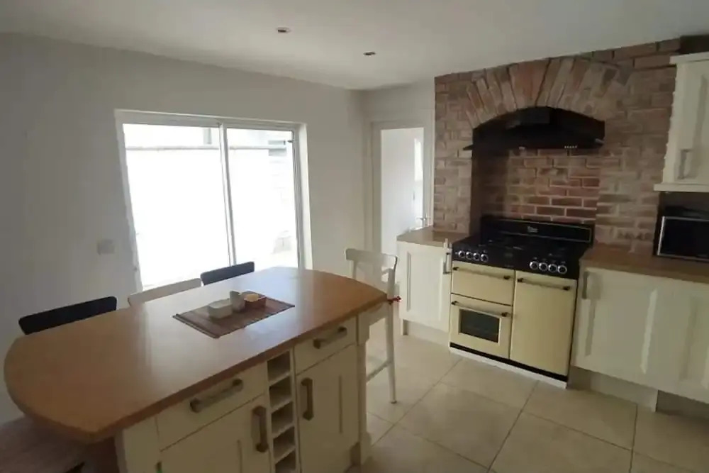 Spacious 4 Bedroom Home in Drumcondra