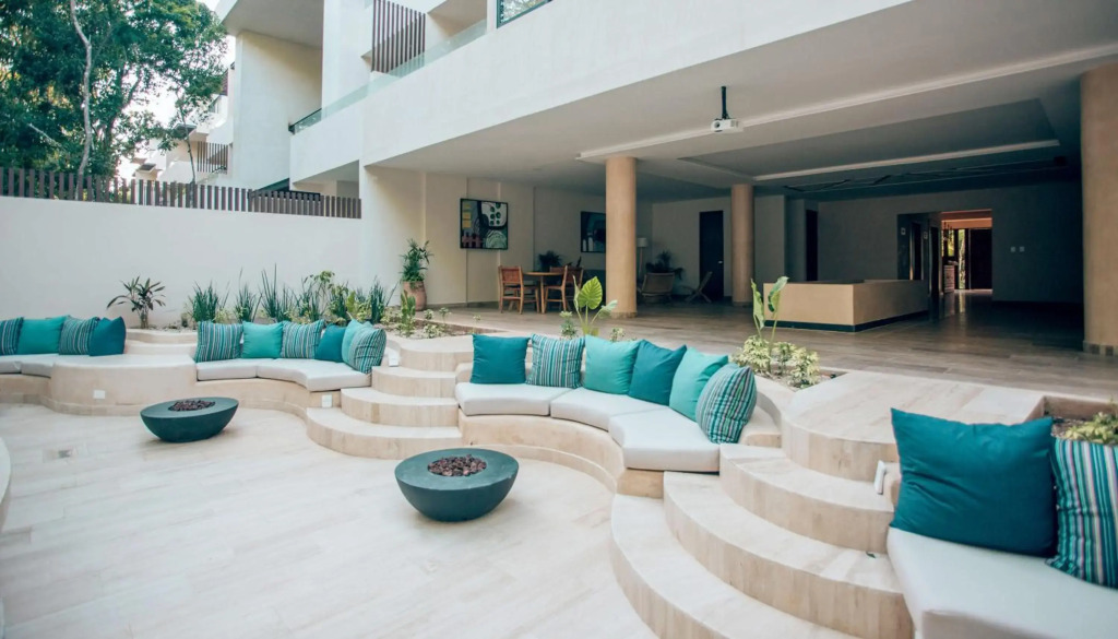 Modern chic 1 bedroom apt w/ rooftop infinity pool