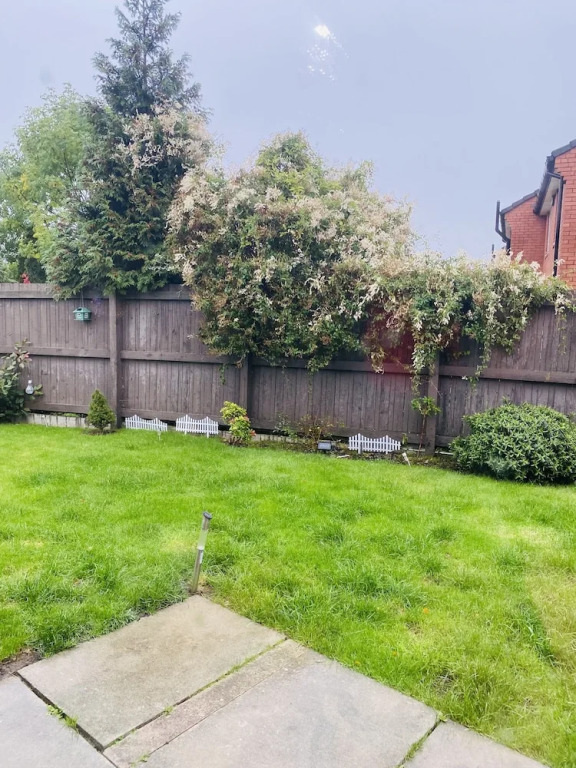 Beautiful House Minutes Away From Liverpool Airport With Huge Garden