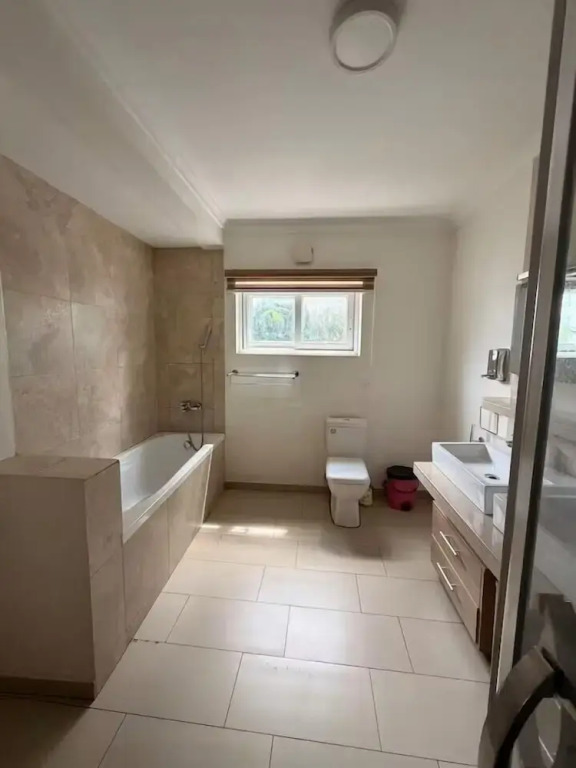 4BR Town House Cantonments. Pool. Garden