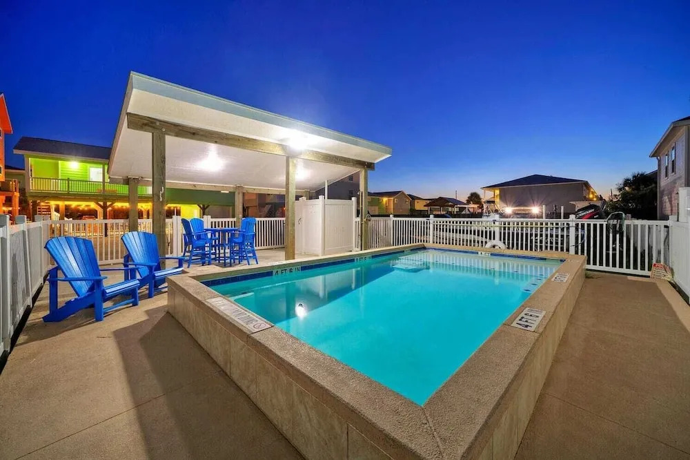 Reel Life Dreams by Avantstay Pool + Near Beach!