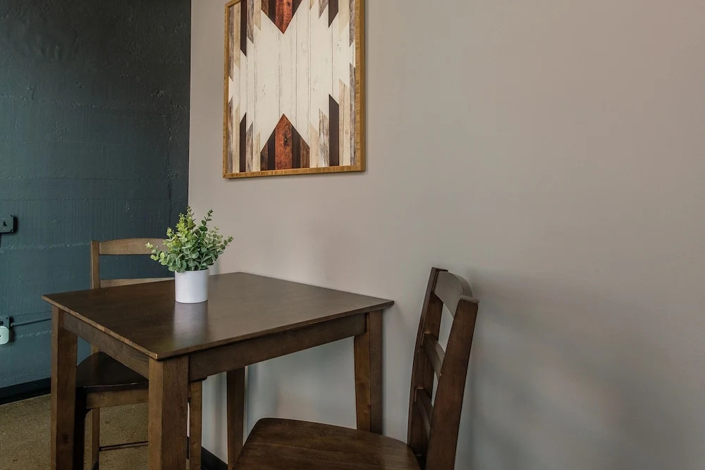 Strip District Apts with Wifi by Frontdesk