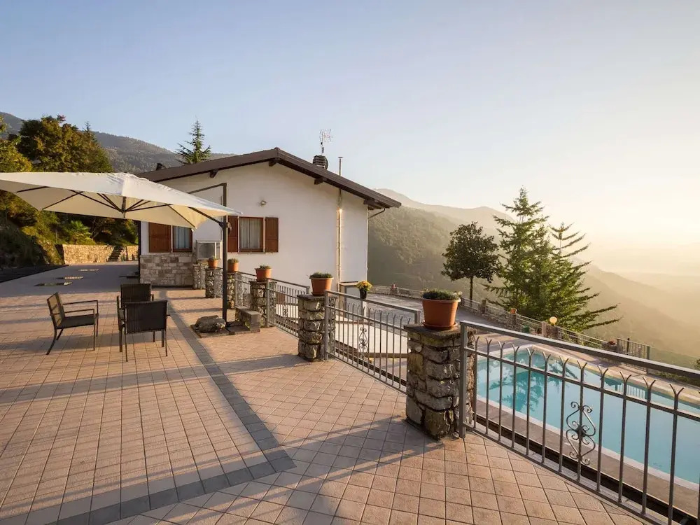 Lakeside Mansion with Pool