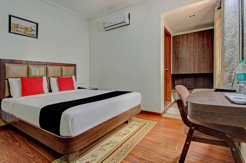 CAPITAL O75673 S K Suites