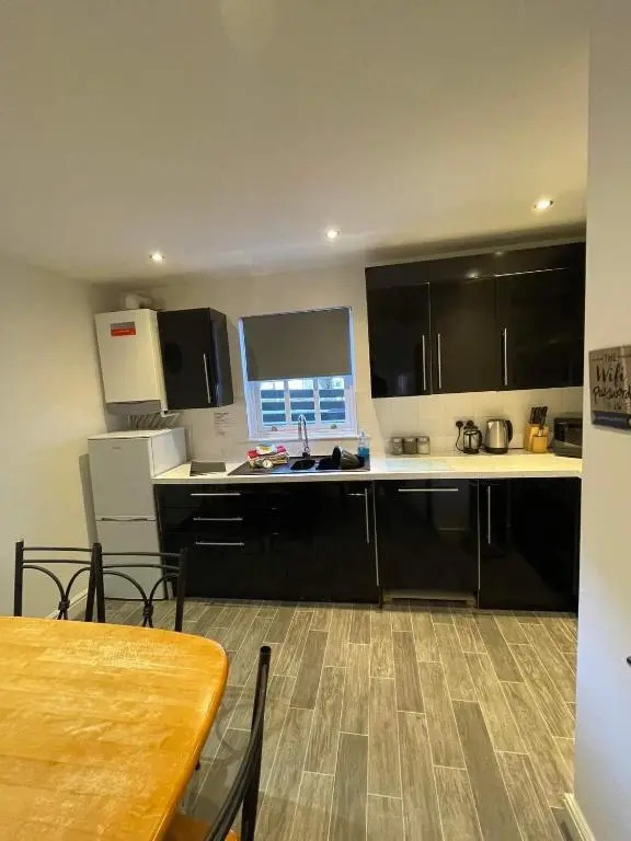 2 Laurel Court