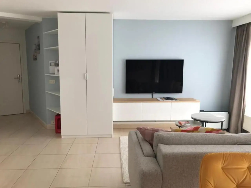 NDC apartment 5 meters from the beach with side sea view in the heart of Knokke