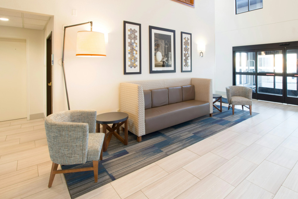 Holiday Inn Express & Suites - Worthington by IHG