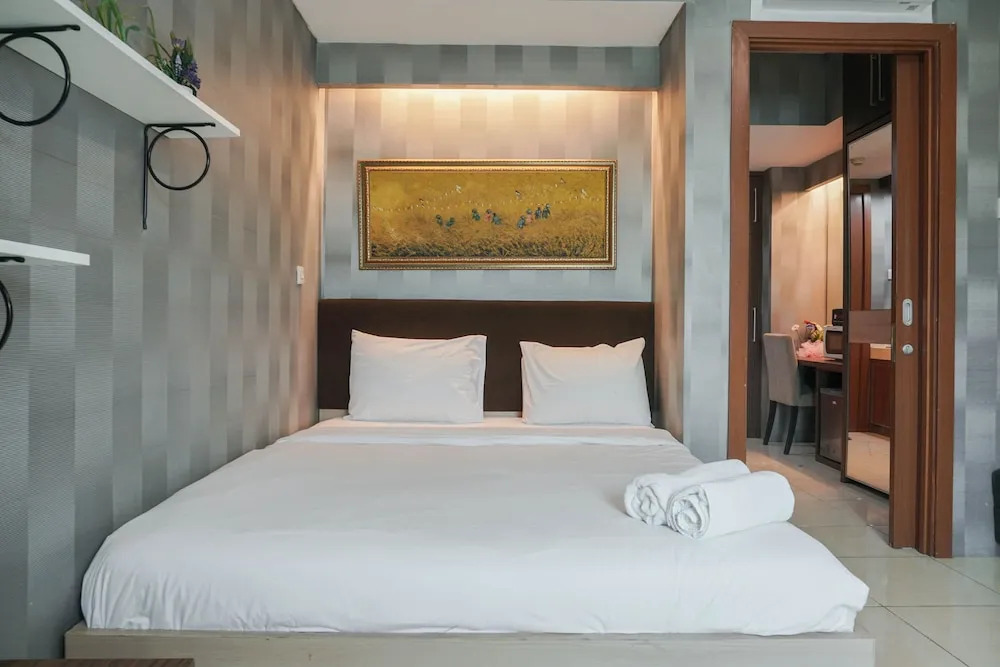 Comfort and Cozy Studio at MT Haryono Square Apartment