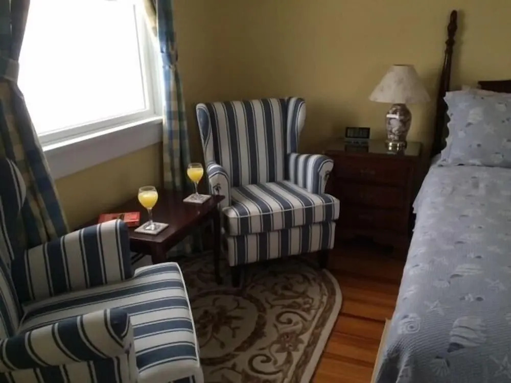 Seafarer Inn