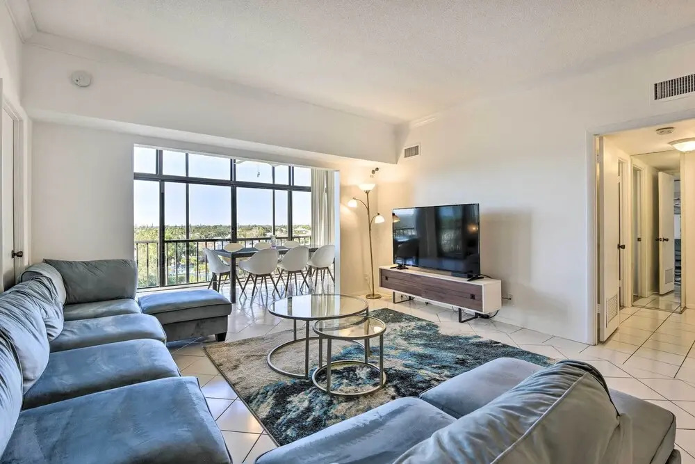 < 1 Mi to Siesta Key Beach: Condo w/ Pool