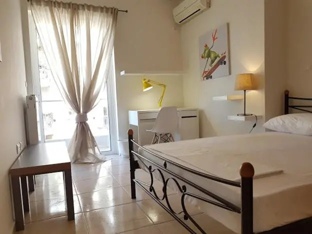Errathens Zephyr Apartment - Athens Center, 3 Bd, 1 Bath