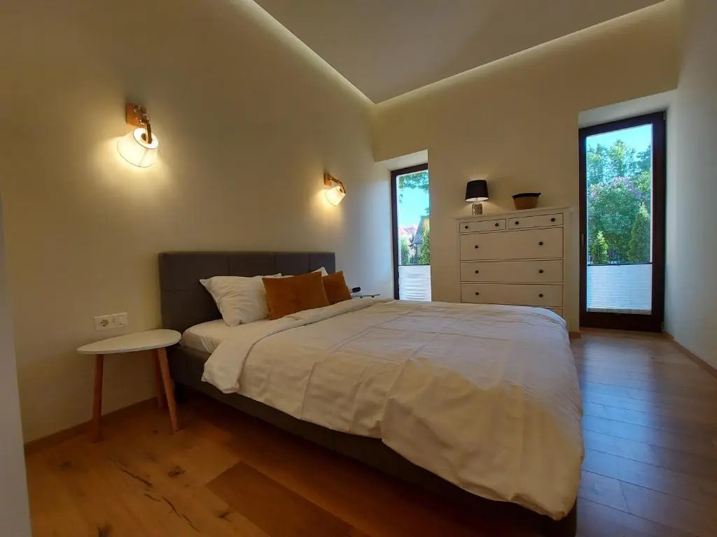 1st floor apartment, Center, with terrace, 7min to the sea