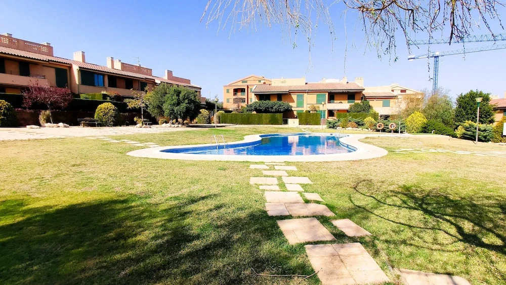 Bajo con Acceso Directo a la Piscina MSJ70
