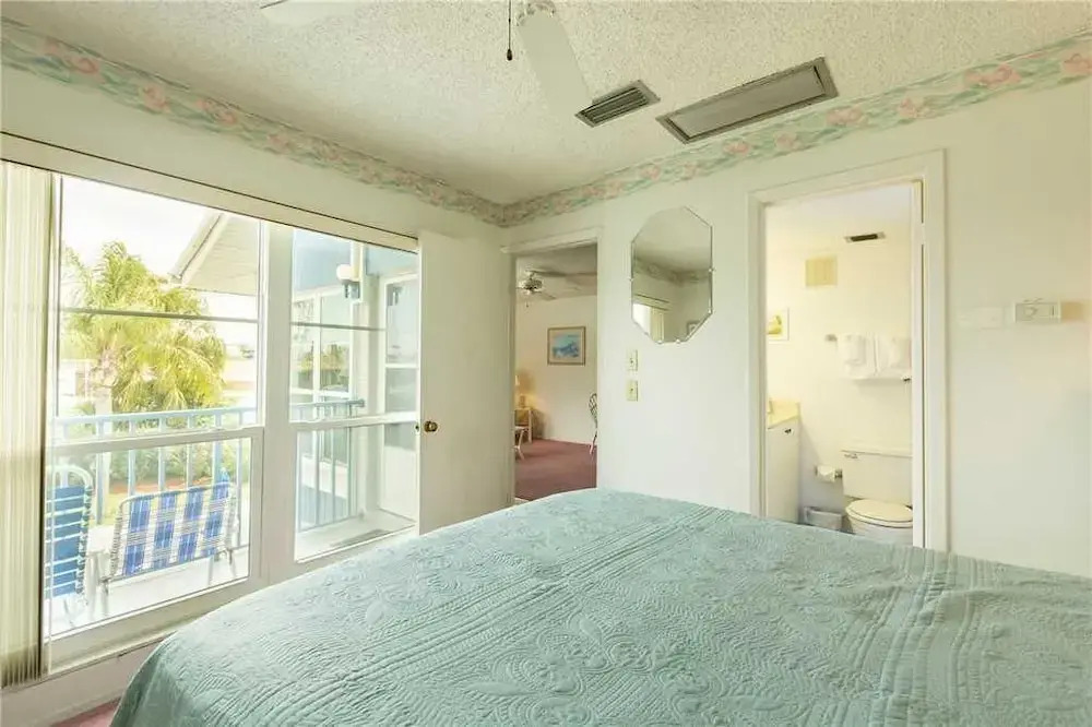 Madeira Beach Yacht Club 151H by Distinctive Beach Rentals