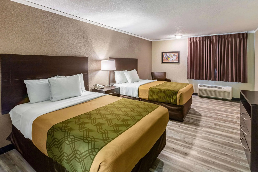 Baymont Inn & Suites by Wyndham Newton IA