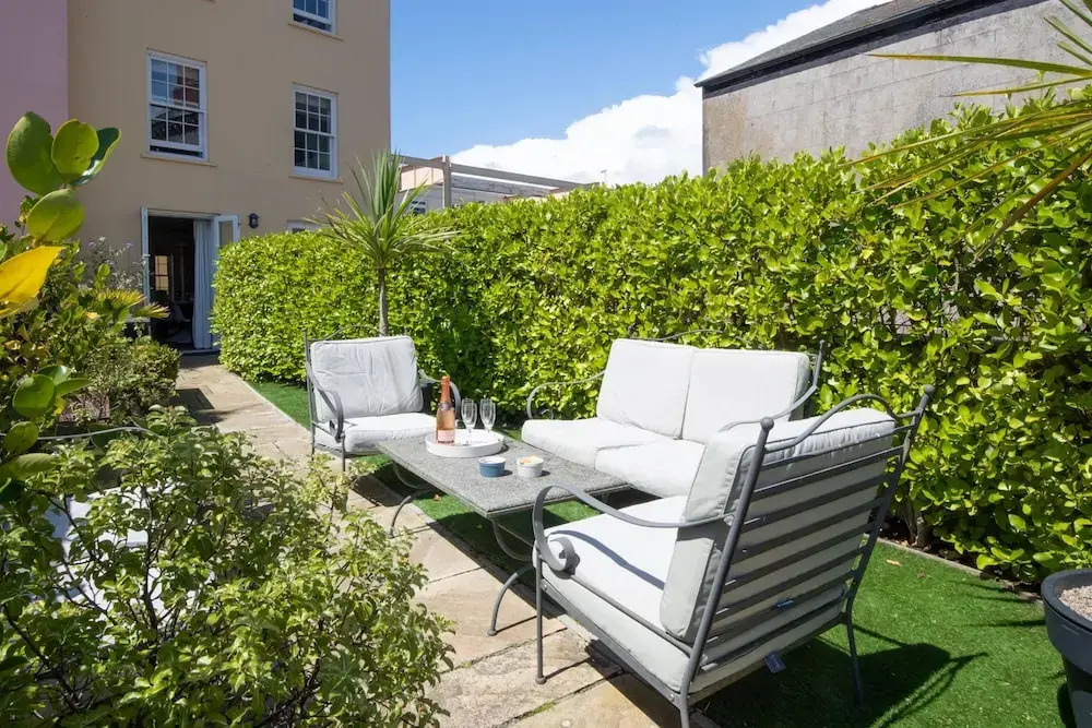 Nash House - Seafront With Parking Close to Town