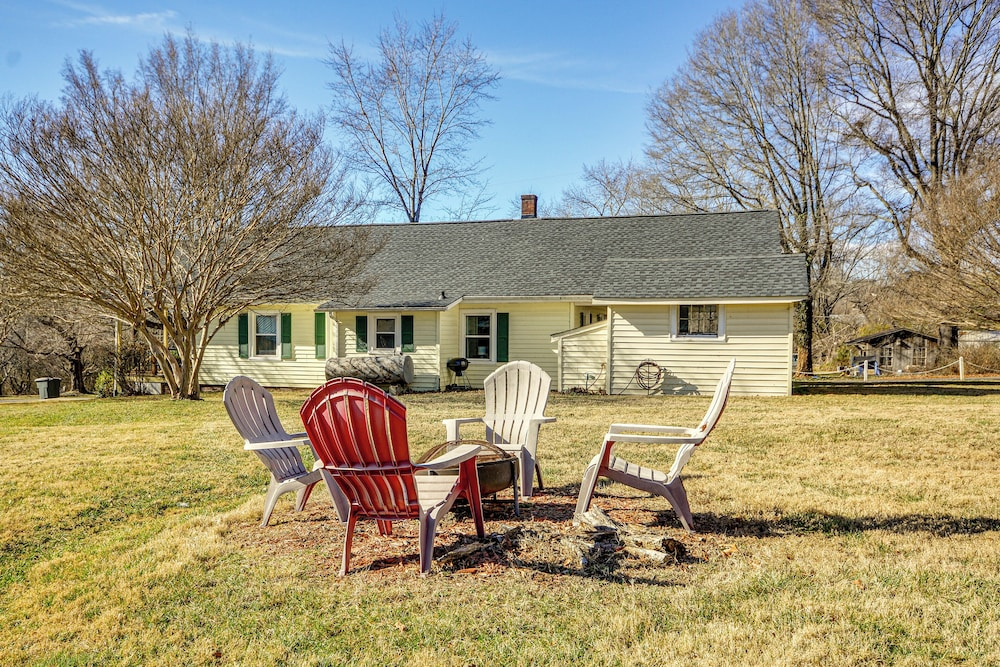 'the Vineyard House' - 2 Mi to Dtwn Mount Airy!