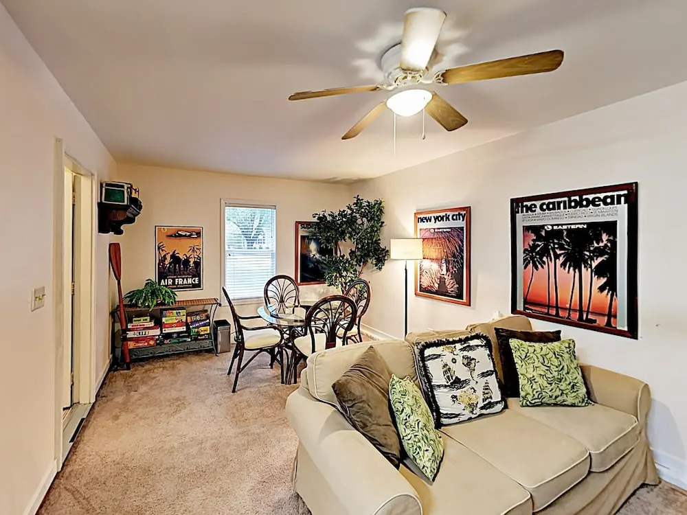 Quiet Near Beach & Charleston 3 Bedroom Home