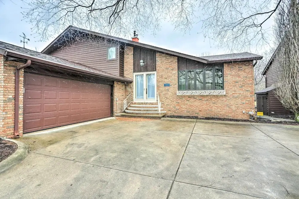 Vermilion River Home w/ Hot Tub & Private Dock