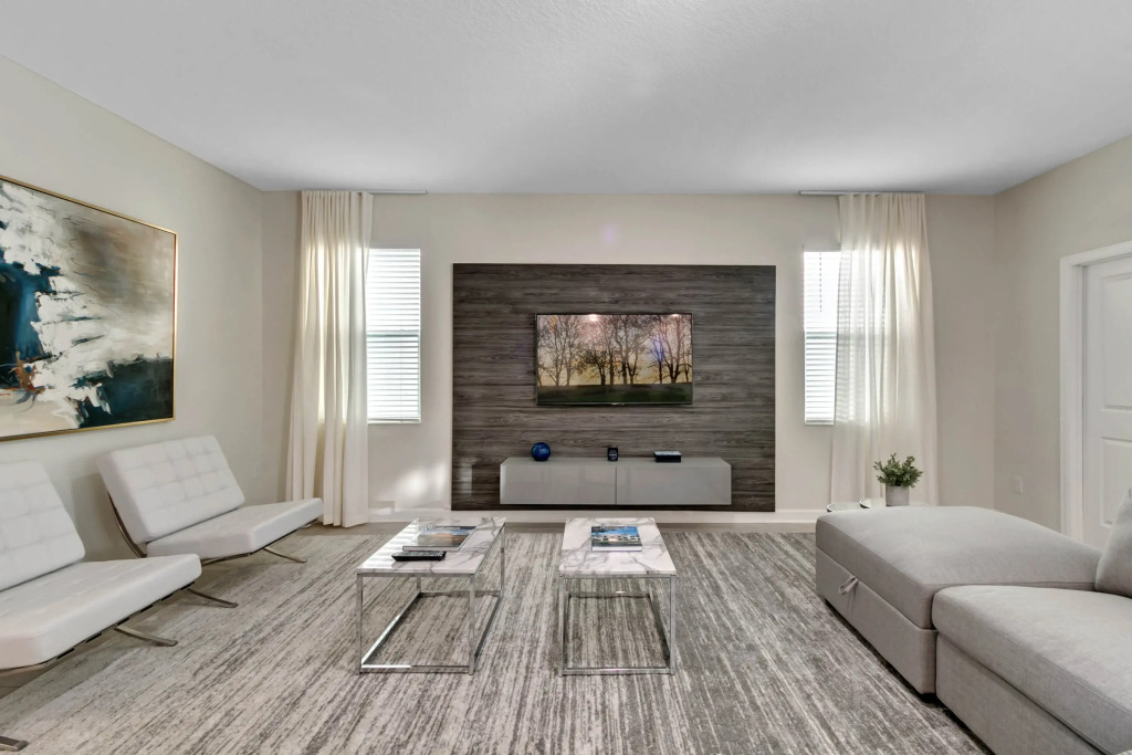 6 Bd 6 Ba Storey Lake 4528 Tb