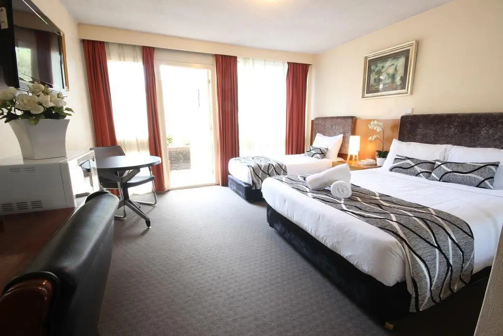 Molly Morgan Motor Inn