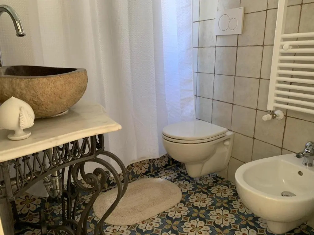 fiori catene tra le torri