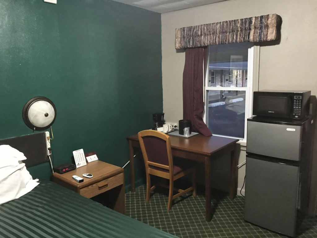 Cooper Motel Tuscola
