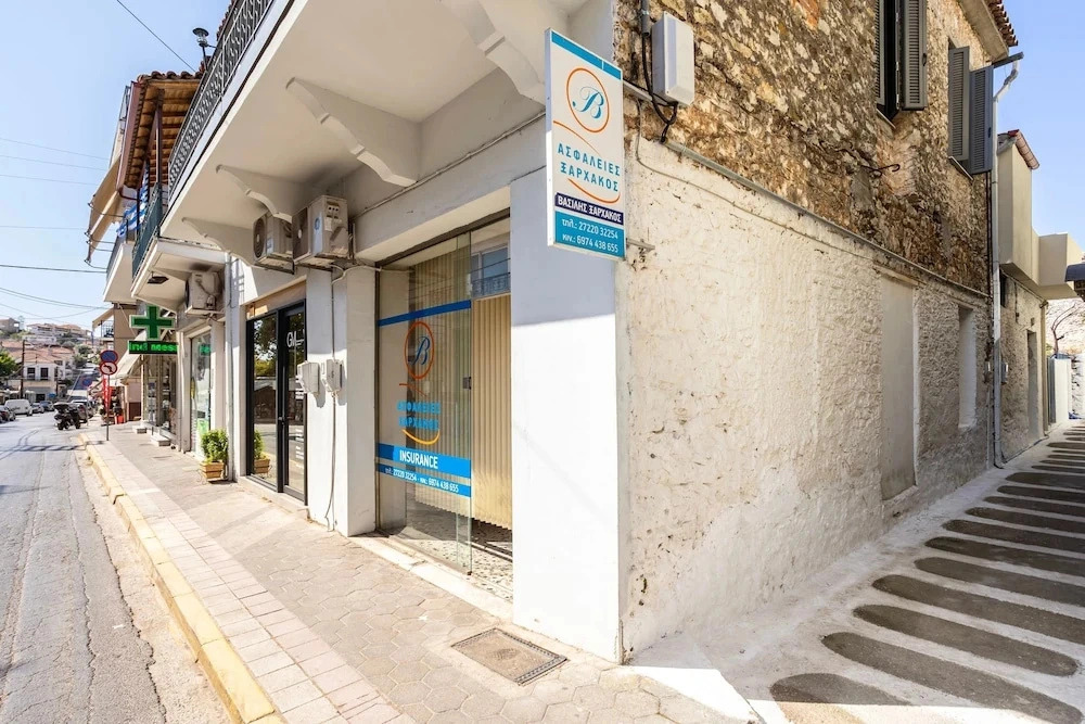 Azure Seaside Retreat in the Heart of Petalidi