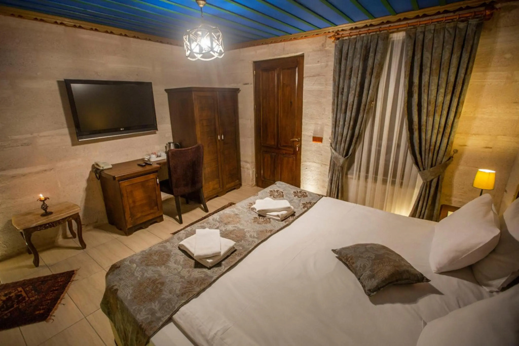 Hermes Cave Hotel
