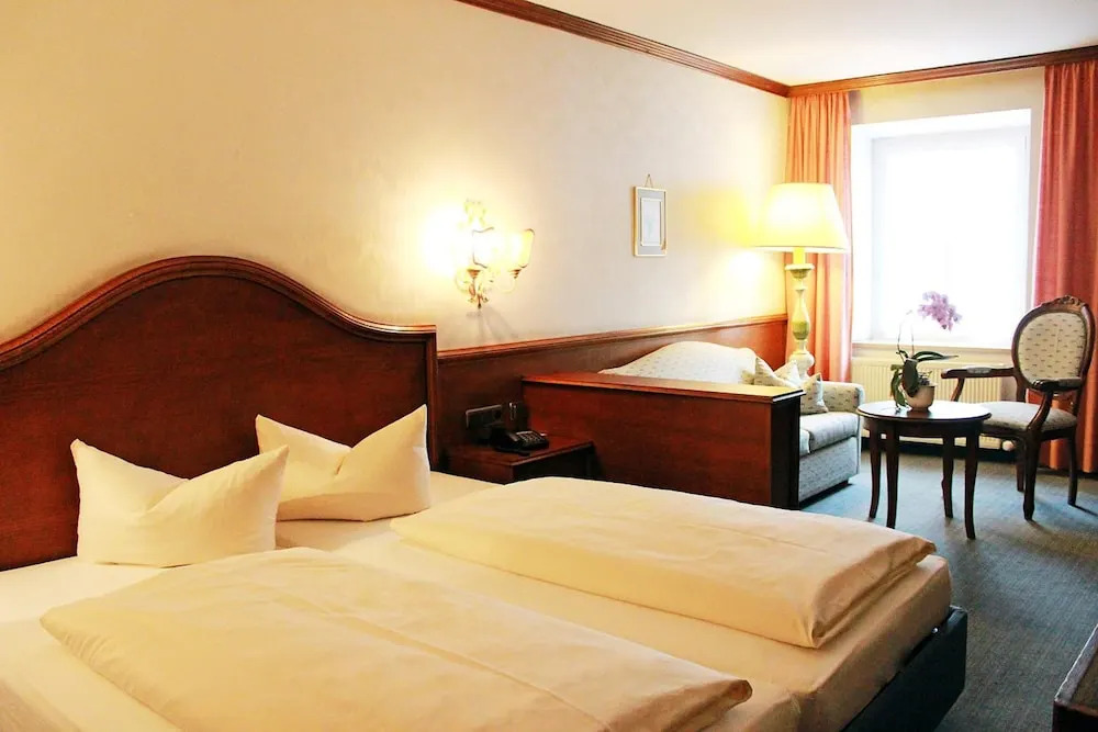 Post-Hotel