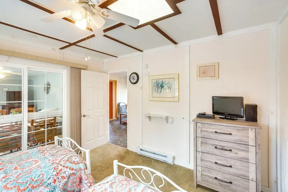 Dog-friendly Newland Cabin w/ Deck + Lake Access!