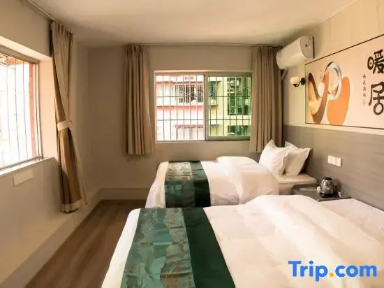 Hong Ya 77 Homestay (Jiefangbei Hong Ya Dong)