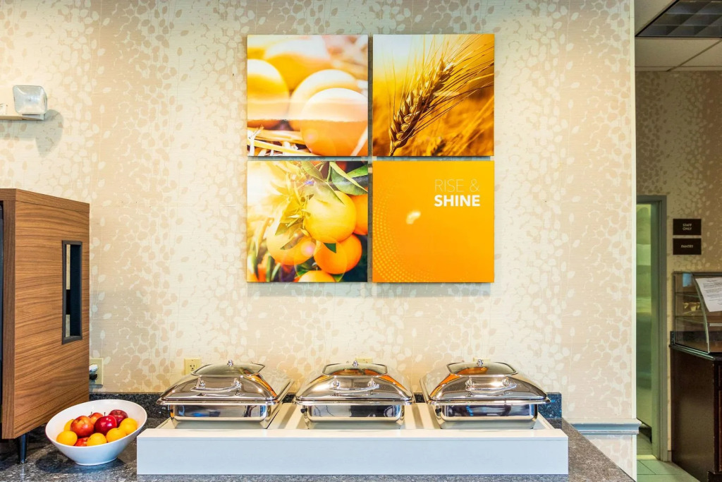 Comfort Inn & Suites Plainville-Foxboro