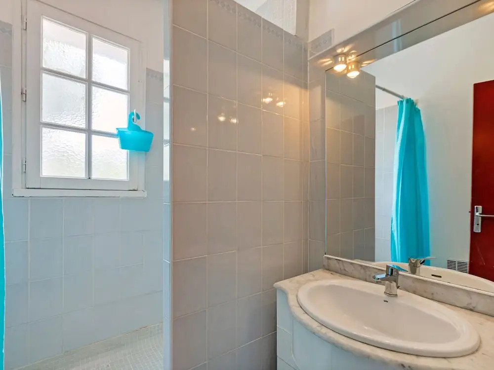 Beautiful Apartment in Mèze with Swimming Pool