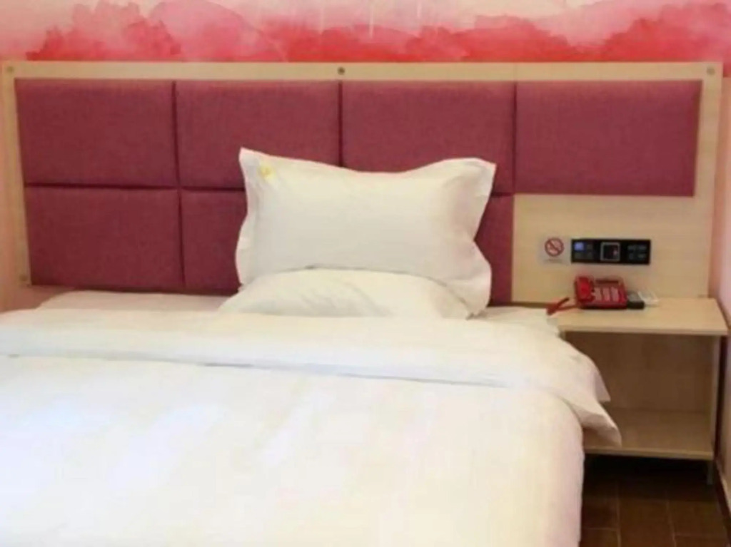 Weijia Boutique Hotel (Luzhou southwest Trade City store)