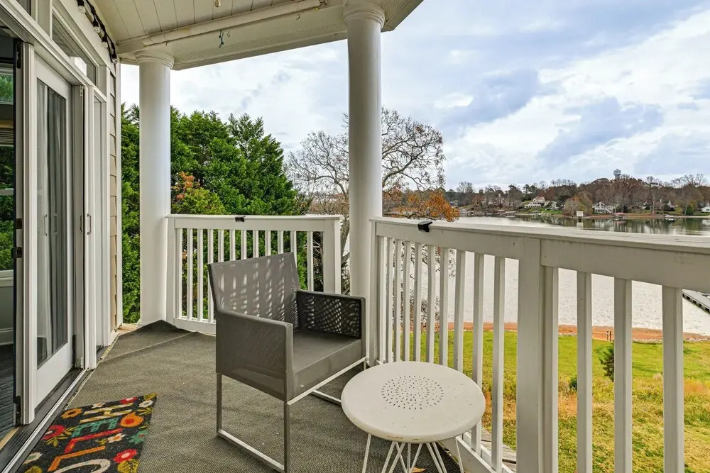 Condo w/ Deck: Waterfront Lake Norman Retreat!