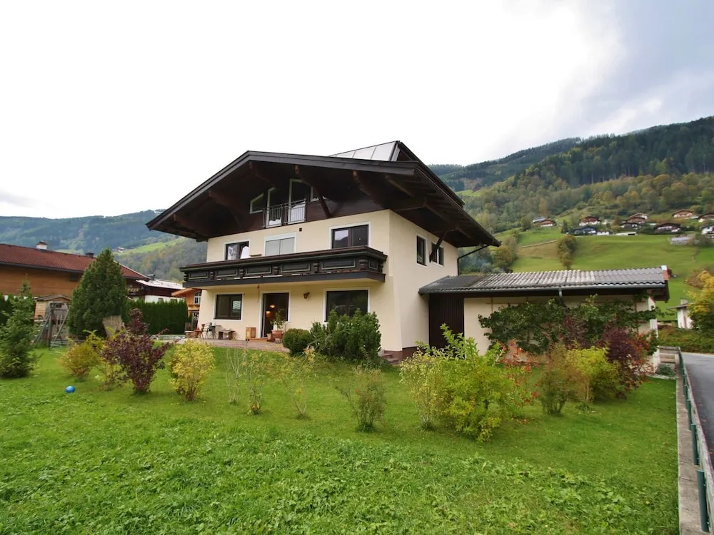 Attractive Apartment in Bramberg am Wildkogel near Ski Lift