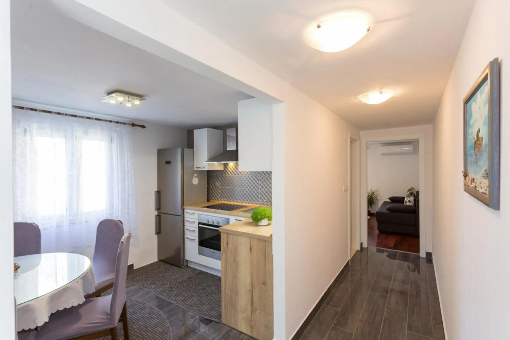 Apartments Lidija - see view with private hot tub and split level apartment with garden