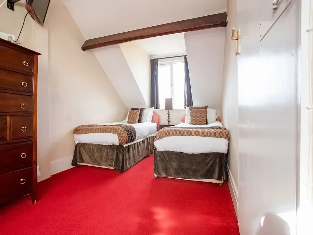 OYO Cliffemount Hotel