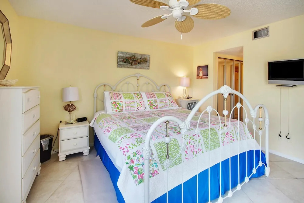 Land's End 304 Building 1 -lovely Updates/near Pool/bay Views