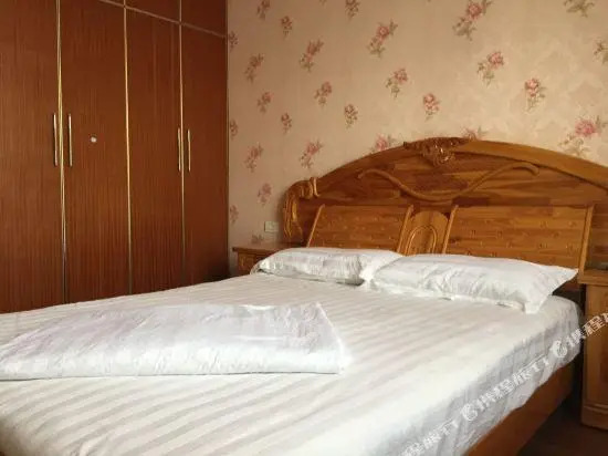 Chongqing Wuduqin Family Apartment