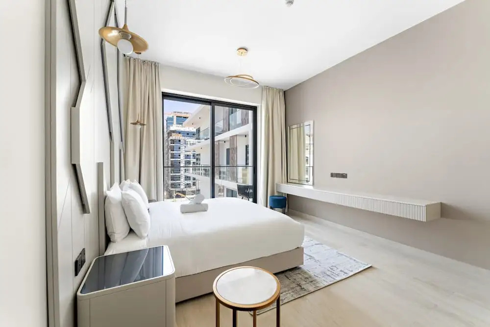 Luxurious 1 Bedroom Retreat With Pool gym and Game
