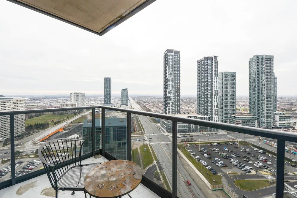 Sarkar Suites - 330 Burnhamthorpe Road
