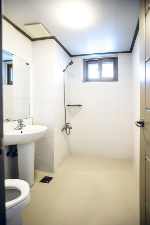 Whinstone Hotel & Resort