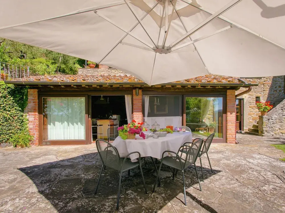 Villa in Cortona With Pool & Hill Views