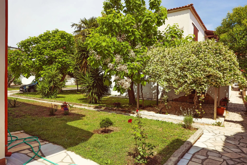 Golden Deer Apartments